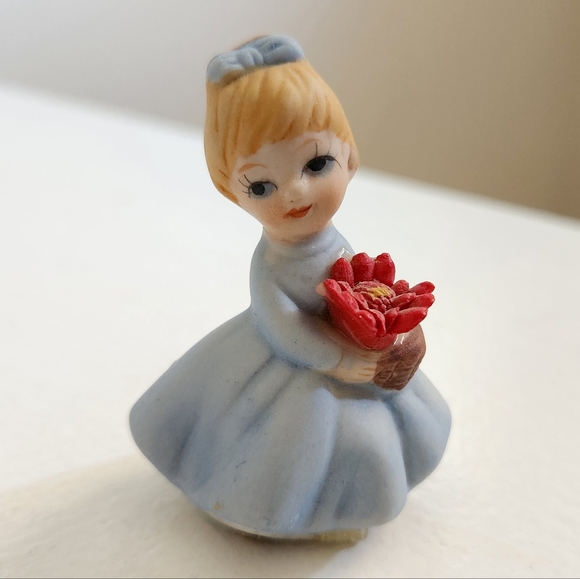 Three ceramic little lady miniature figurines - Picture 8 of 8